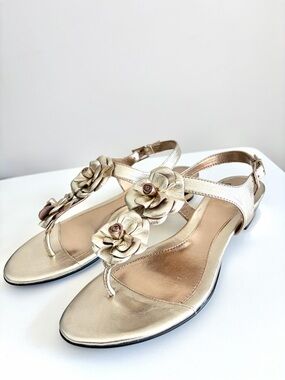 Söfft Gold Leather Floral Sandals - Size 8.5